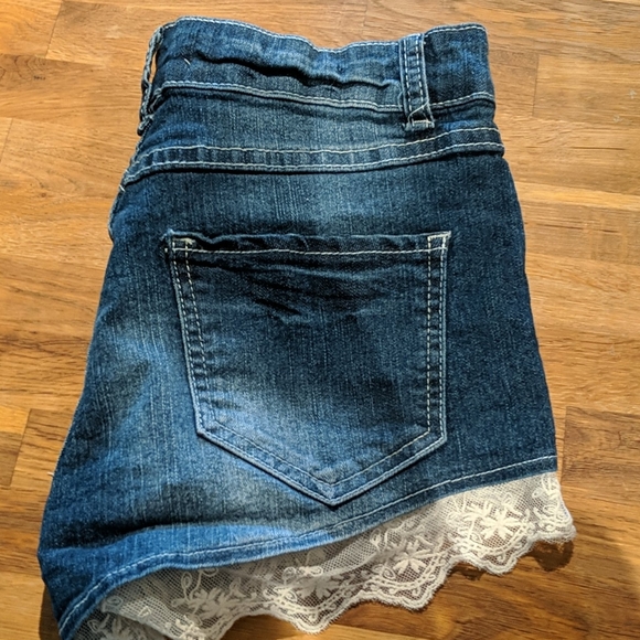 Amazing little shorts - Picture 3 of 4